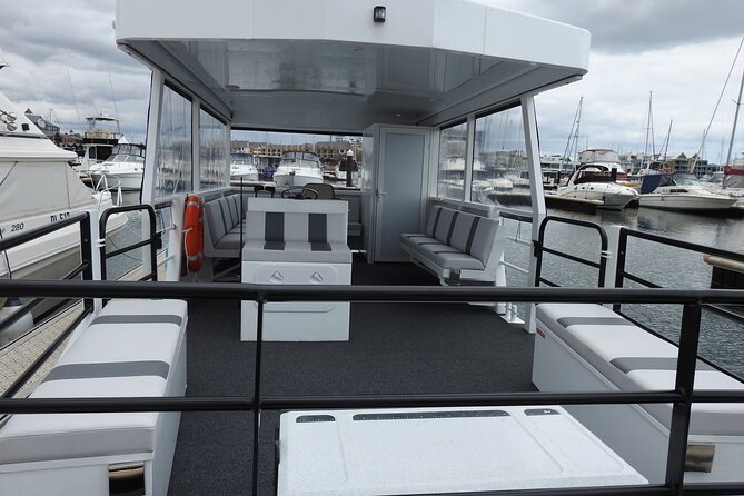 1 Hour Deluxe Scenic Dolphin Cruise - Mandurah canals and million-dollar homes: sightseeing with real contrast