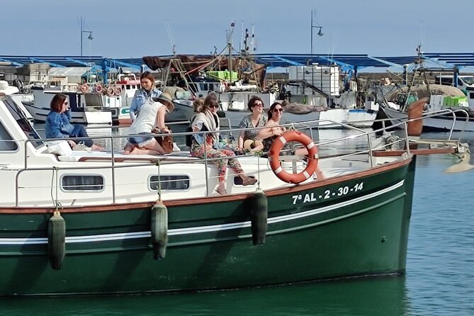 2-Hour Excursion in Search of Dolphins/ Includes Drink and Snacks - FAQ