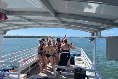 2 HR Dolphin Tour for 7 people - Meeting point at 18400 San Carlos Blvd: keep it easy and on time