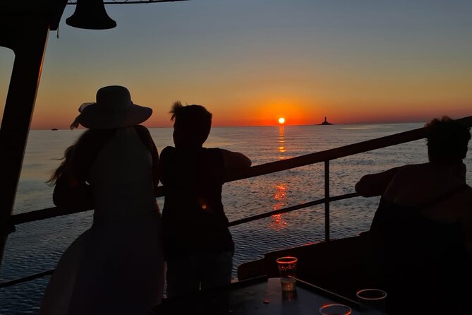 3hours all inclusive Sunset&Dolphin Tour from Medulin on Sandra - The Onboard Dinner: Simple, Filling, and Actually Planned