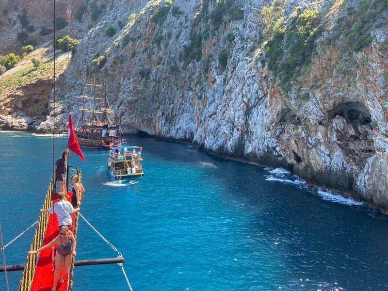 Alanya Relax Boat Tour with Caretta and Dolphin View - The Day’s Flow: Photo Stop, Sea Views, and Paragliding Over the Cliffs