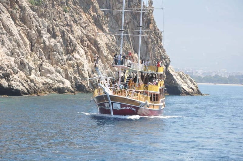 Alanya Relax Boat Tour with Caretta and Dolphin View - Alanya Castle From the Water: The View That Changes the Whole Trip