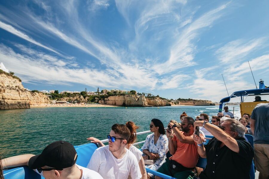 Albufeira: 2.5-Hour Benagil Caves & Dolphin Watching - Praia da Marinha to Benagil: how the cave moment works in real life