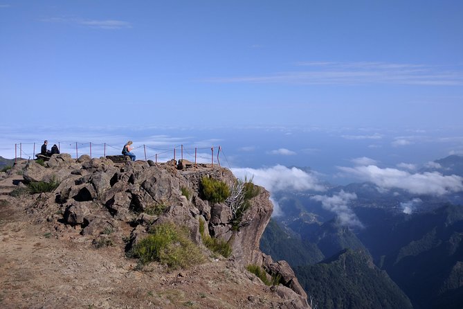 Arieiro Peak and Cristo Rei 4x4 Experience + Dolphins Watching - The gap between jeep and boat: plan your downtime