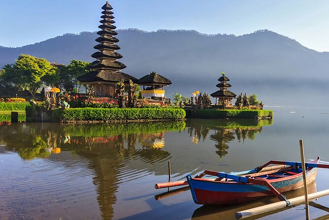 Bali Dolphin Lovina tour and Ulundanu Beratan - 3:30 a.m. pickup from Kuta: your day starts before the island does