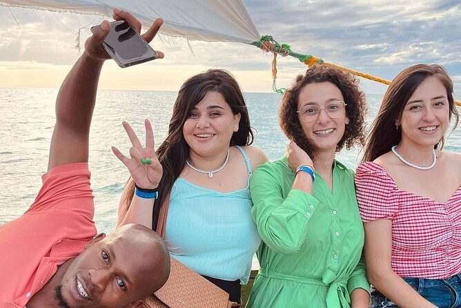 Baraka Aquarium and Dolphin Sightseeing with Sunset Cruise - What to wear and bring for a turtle-and-dolphin day