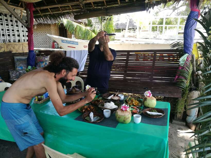 Bohol: Pamilacan Island Dolphin/Turtle Watching Tour & Lunch - Snorkeling with turtles and the coral garden: what 20 minutes gives you
