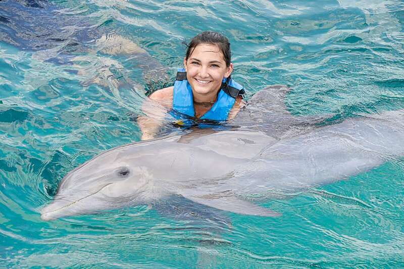 Cancún: Dolphin Encounter on Isla Mujeres with Buffet - Buffet lunch and pool time: using the afternoon well