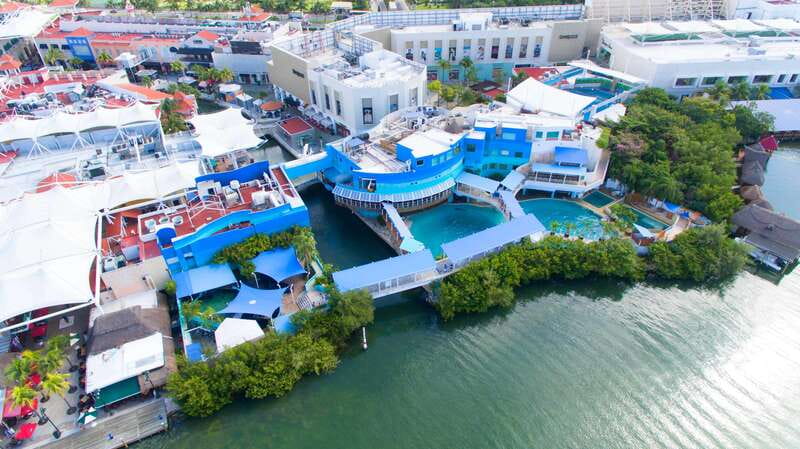 Cancún Interactive Aquarium Admission + Dolphin Presentation - Getting oriented at Plaza La Isla (and timing your visit)