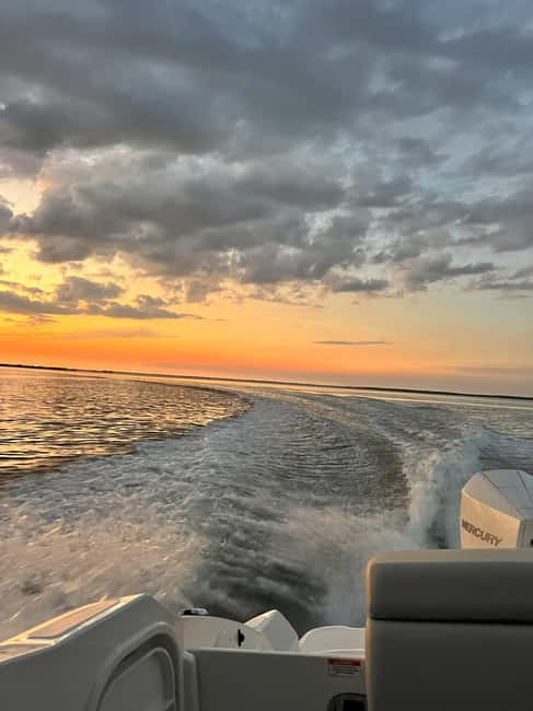Cape Coral: Private Dolphin and Sunset Cruise - The 27-foot Sea Ray experience: comfort beats chaos