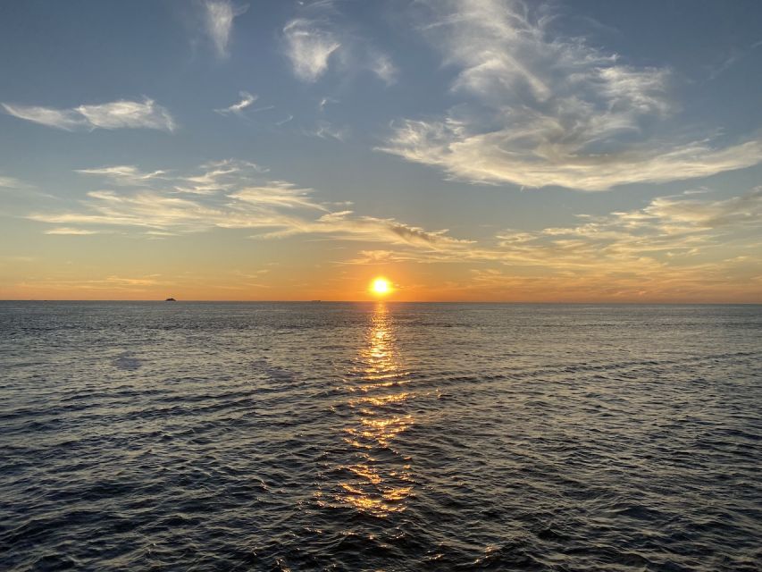 Cape May: Sunset Dolphin Watching Cruise with Food - Sunset in Cape May: why this cruise works so well