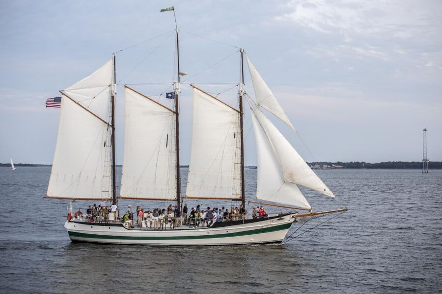 Charleston: Schooner Sailing Harbor Tour & Dolphin Watch - Hoisting sails up to 84 feet: your hands-on moment