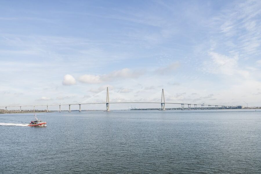 Charleston: Sightseeing Harbor Tour & Dolphin Watch - The Battery and Castle Pinckney: classic Charleston from water level