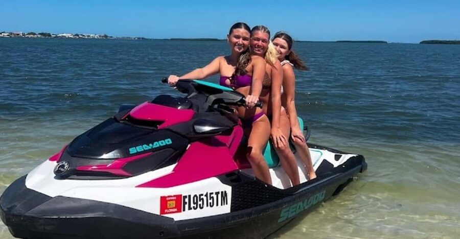 Clearwater: Dolphin Jet Ski Tour - 1 SKI FOR UP TO 3 PEOPLE - Honeymoon Island and Caladesi: why ride here at all