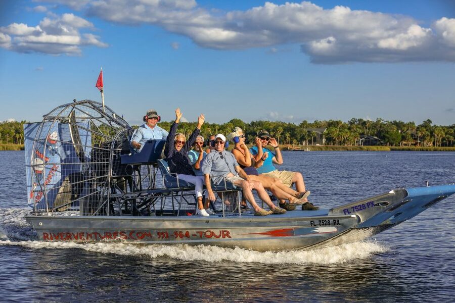 Crystal River: Snorkel with Manatees & Dolphin Airboat Trip - Key things that make this trip work