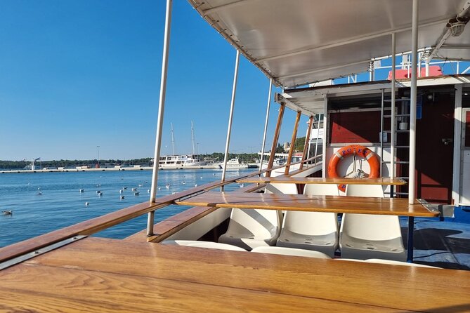 Dolphin & Sunset tour with Brijuni panorama - Dinner and open bar on board: the value is in the whole package