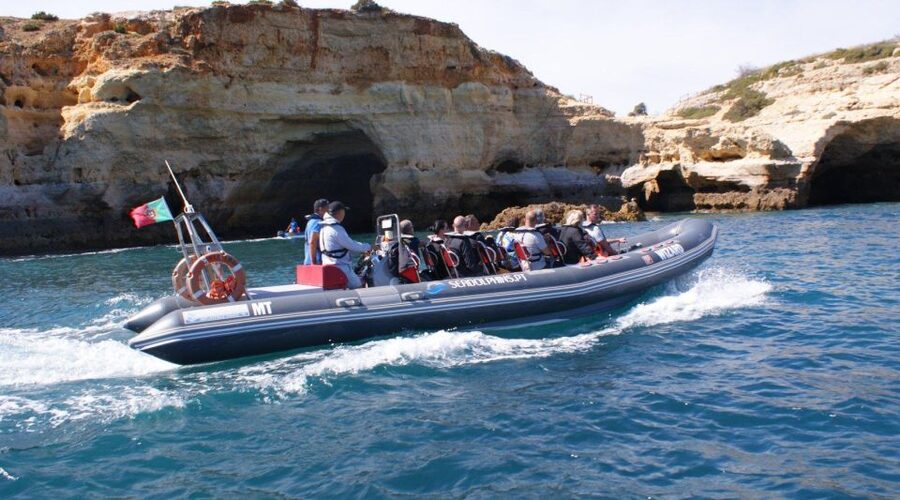 Dolphins Watching - Portimão - Seadolphins Algarve: meeting at Quiosque Nº 11 and getting boat-ready