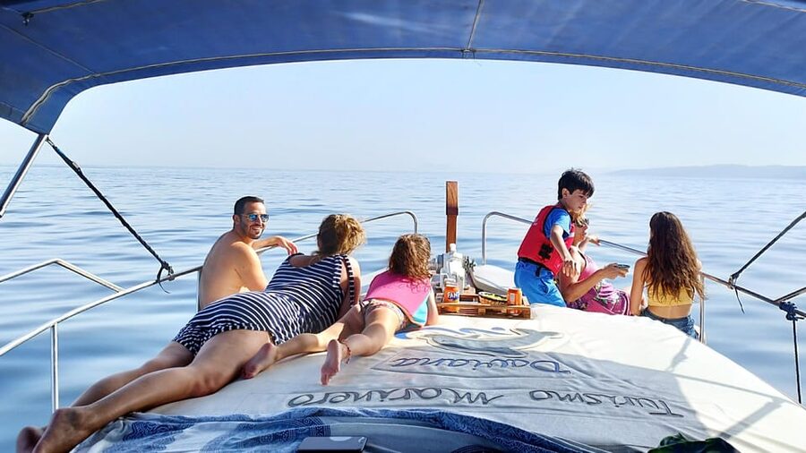 Estepona: Dolphin Search Boat Trip with Drink and Snacks - Kids Learn Marine Knots (and Adults Get the Best Kind of Entertainment)