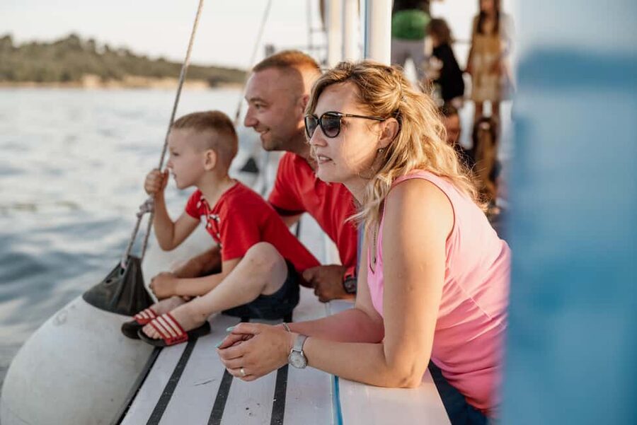 FAŽANA: DOLPHIN SAFARI - Staff vibe and family-friendly extras: what you’ll feel onboard