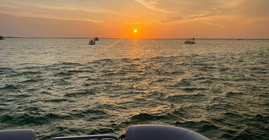 Florida: Emerald Coast Sunset & Dolphin Cruise with Guide - Key moments on the Emerald Coast sunset cruise