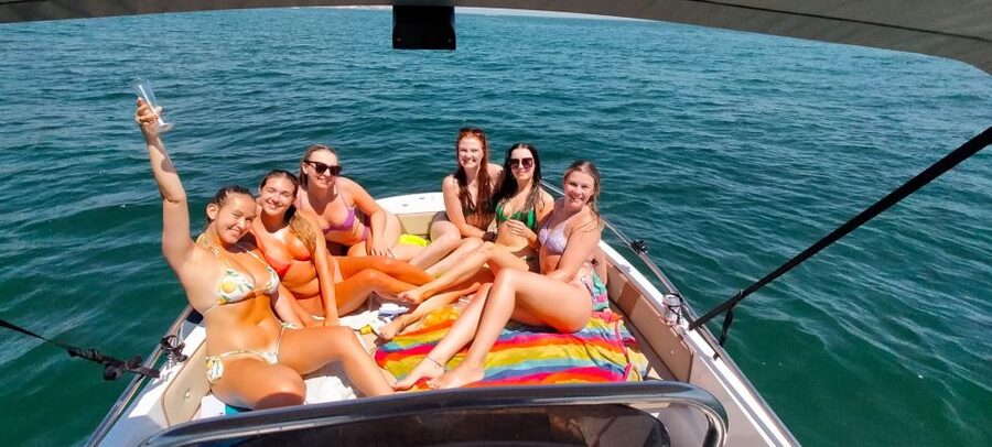 Fuengirola: Dolphin Watching Tour with Snacks and Drinks - Entering Fuengirola: Meeting at AMATISPORT NAUTIC without stress