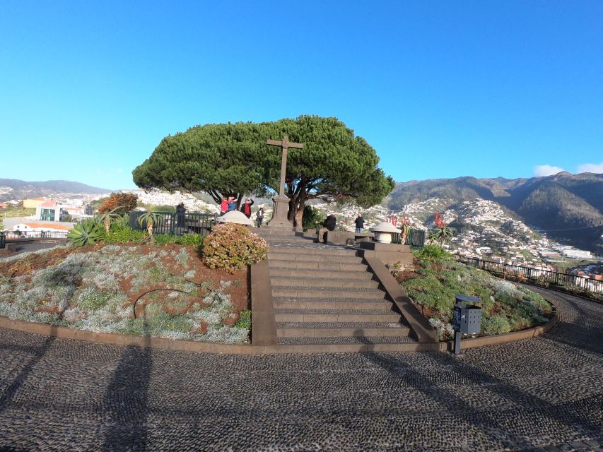 Funchal: Cabo Girão, Wines Tasting and Dolphins Watching - Boca da Corrida Lookout: Quick Photos, Big Payoff