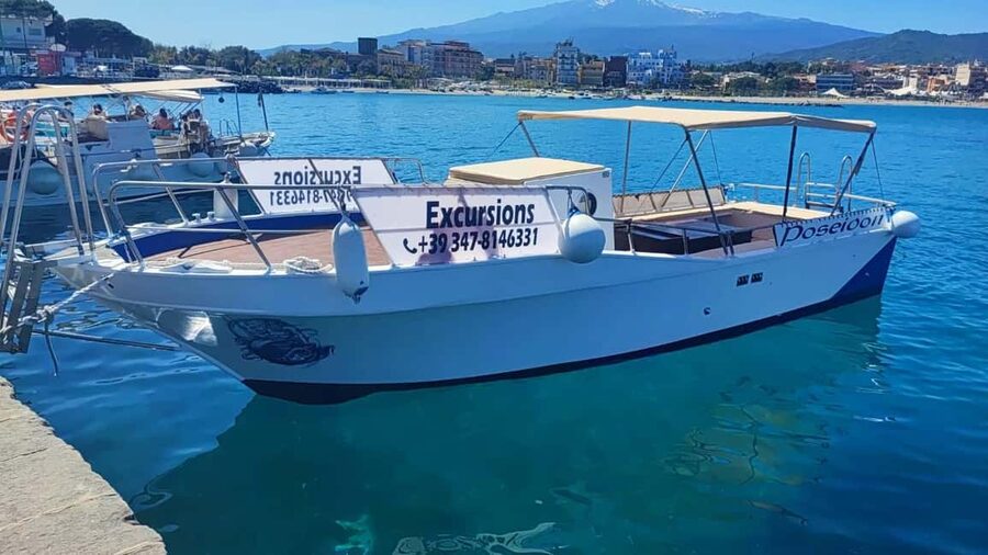 Giardini Naxos: Sunset Dolphin Watching Cruise with Aperitif - Finding the boat: Porto di Giardini Naxos and Captain Filippo