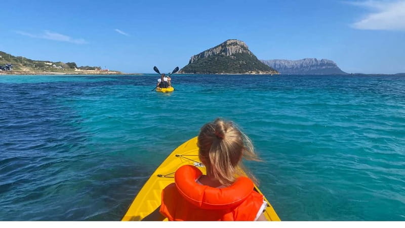 Golfo Aranci:Small group, german guided Kayak tour&Dolphins - Getting going at Spiaggia dei Baracconi (and why the setup matters)
