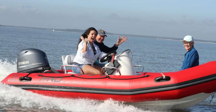 Hilton Head Island: Mini Boat Dolphin Tour - A mini boat on Broad Creek: what makes this tour different