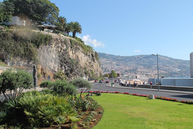 Hop-on Hop-off Bus Tour and Catamaran Whale & Dolphin Watching - Midday viewpoint payoff: Pico dos Barcelos and the Lido promenade