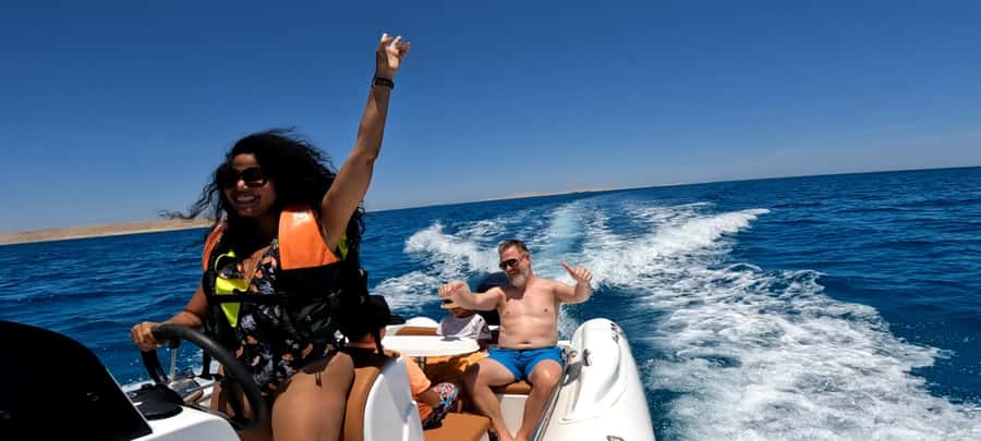 Hurghada: 3-Island Speedboat, Dolphin Watching & Snorkeling - Dolphin watching in the wild: what you can realistically expect