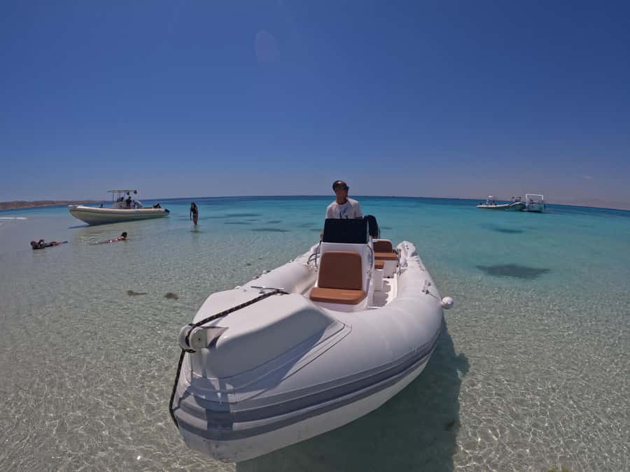 Hurghada: 4 Island Hopping Tour Dolphin, Snorkeling & Lunch - Optional parasailing: the 5-minute fly add-on