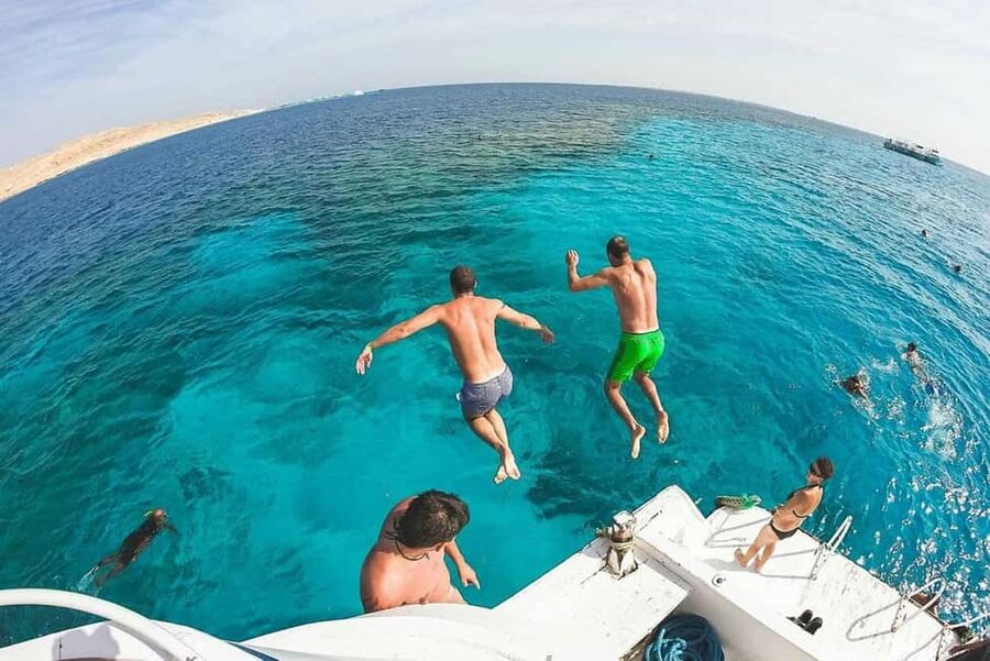 Hurghada: Dolphin & Coral Reef Snorkeling Tour with Lunch - Gear and Water Smarts: Your Checklist for Clear-Water Snorkeling
