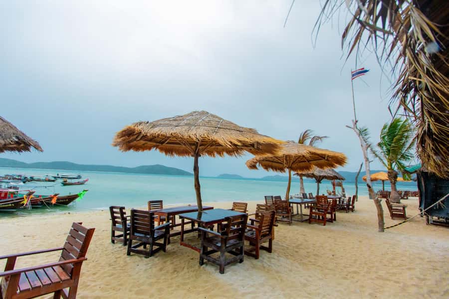 Koh Samui: Pink Dolphin Spotting & Pig Island Speedboat Tour - Mainland Beach Lunch: The Meal Break That Actually Feels Like a Break