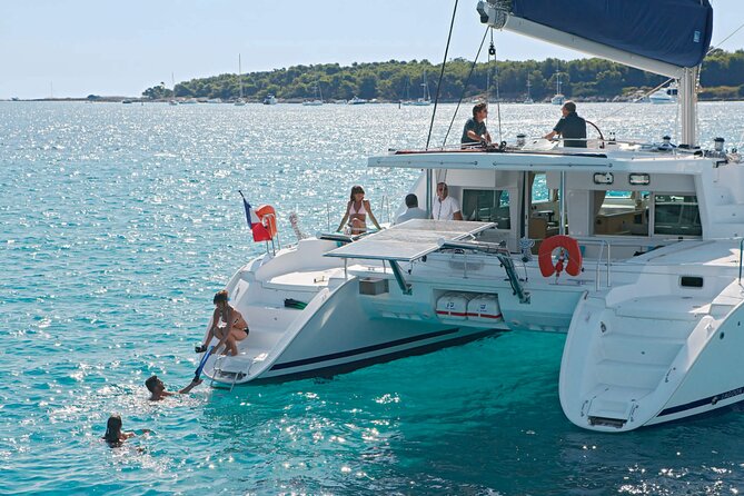 Kona Luxury Catamaran Yacht Snorkel & Sail - Kona Coast luxury snorkel: the vibe is small-group, not cattle-boat