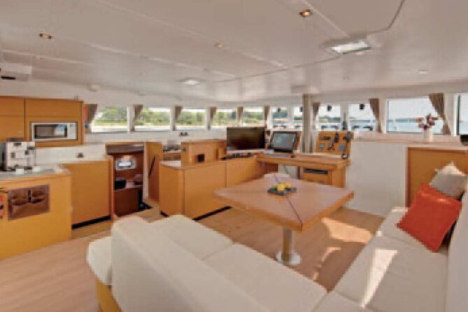 Kona Luxury Catamaran Yacht Snorkel & Sail - Getting started at Honokohau: where the comfort begins