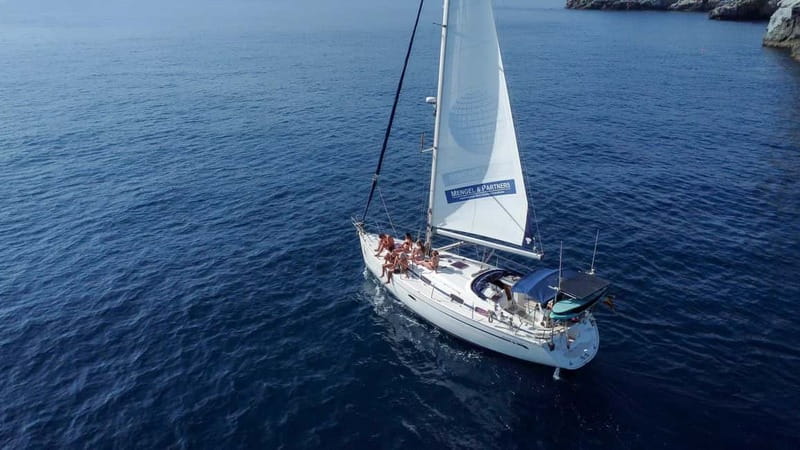 La Herradura: Sailing with a view of dolphins - Why La Herradura’s coast feels special once you’re on a sailboat