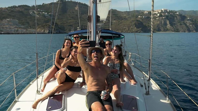 La Herradura: Sailing with a view of dolphins - Maro-Cerro Gordo in motion: cliffs, coves, and the best scenery time