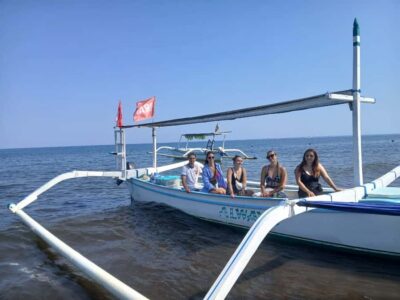 Lovina : SPECIAL FULL TRIP dolphin watch, swim, and snorkel - Boat ride logistics and safety: what included equipment actually means