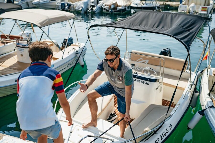 Malaga: Boat Rental without a License for Dolphin Watching - Dolphin watching: how to make the most of your search time