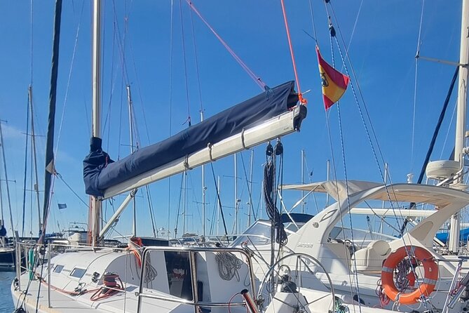 Marbella sailboat rental, dolphins, drinks and snacks - 2 hours - The snacks and drinks are part of the value