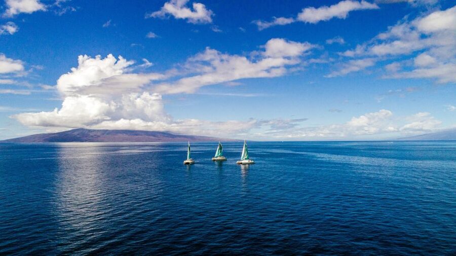 Maui: Kaanapali Dolphin Watching Boat Trip with Lunch - Boarding and the first hour: getting comfortable fast
