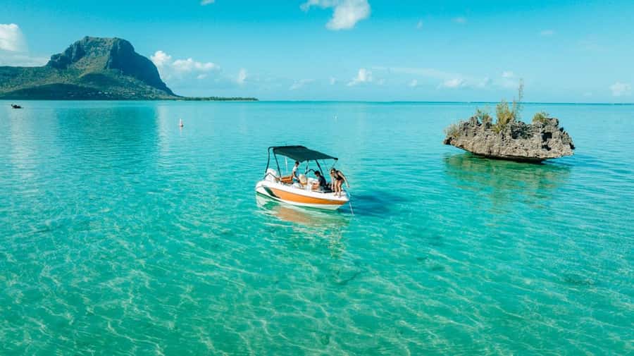 Mauritius: Swim with Dolphins Full-Day with Lunch/Drinks - Crystal Rock at 13:45: The Quick Swim and Photo Moment