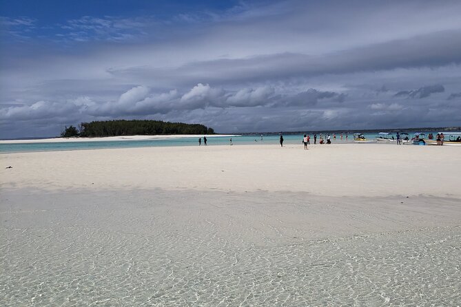 Mnemba Island snorkeling and Swimming with Dolphin - Boat size and sea conditions: a practical comfort reality check
