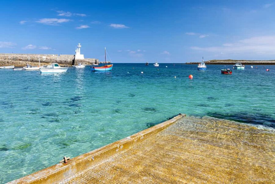 Molène Archipelago: Sea trips from Crozon. Seals, dolphins, - Lighthouses, fortifications, and Crozon’s dramatic coastline