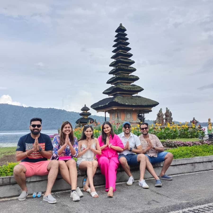 North Bali : Sunrise Dolphin Trip at Lovina Beach - Handara Gate Heaven and Ulundanu lake temple: photo moment plus a calmer finish