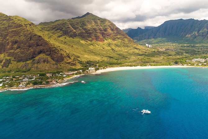 Oahu Dolphin and Snorkel Tour with Waikiki Pickup & Lunch - Hawaiian Culture on Board: Hula, Music, and Crew Personality