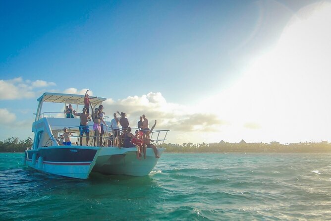 Party Boat /View Dolphins / Snorkling /Free Drinks and Transportation - Snacks and Bathrooms: Two Things People Judge Fast
