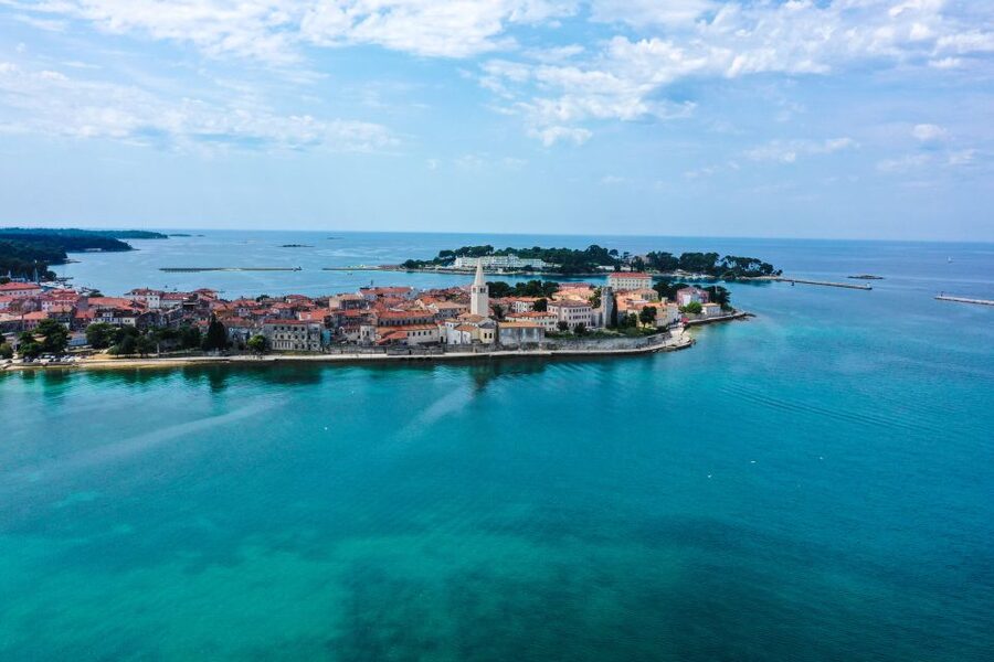 Poreč: Dolphin Spotting Cruise with Included Drinks - What to bring, and why the weather matters here