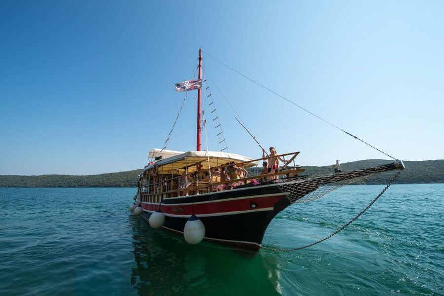 Poreč: Evening Boat Trip to Discover Dolphins - Getting Aboard the Kristofor: Poreč Port Meetup That’s Actually Simple